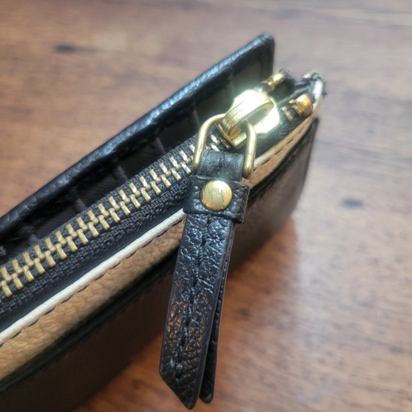 Fossil Wallet Black & White Leaher - 16 card slots, zip pocket, 2 side pockets - Picture 5 of 8
